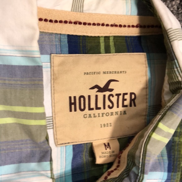 Men’s med hollister snap up. - Picture 3 of 6